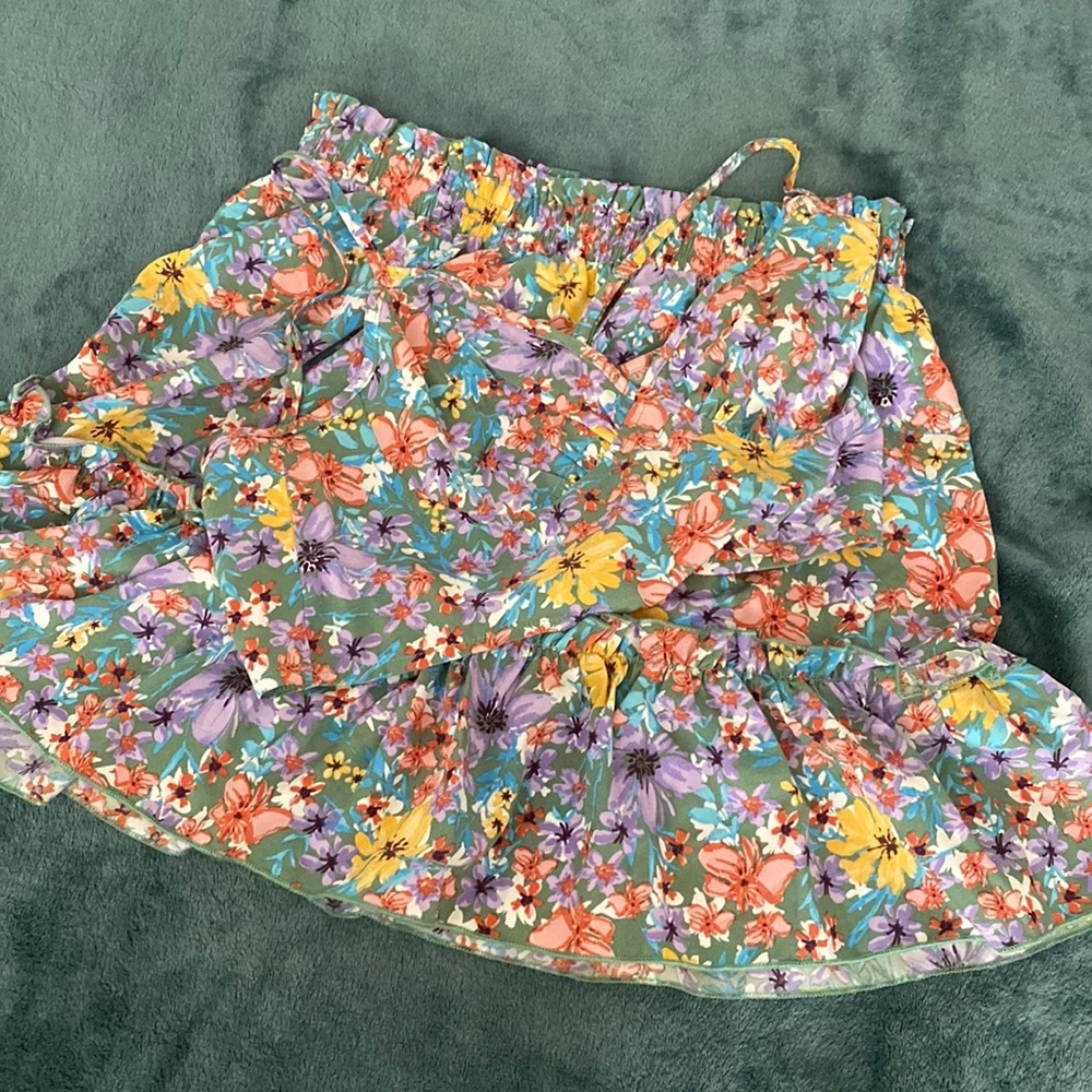 Two piece set, with crop top and skirt.